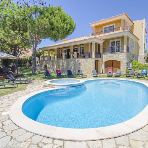 Beautiful holiday villa in the Algarve with swimming pool and outdoor terrace